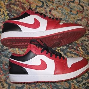 Nike Men's Air Jordan 1 Low Bulls
